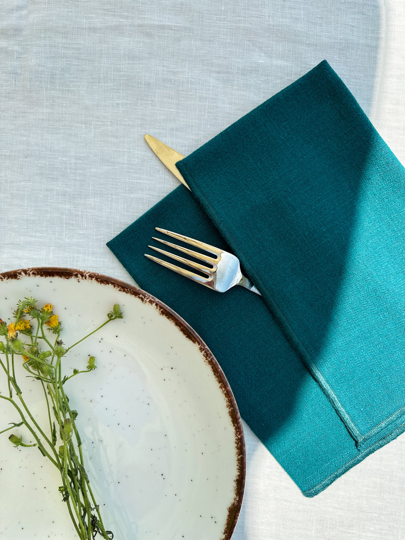 Elegant Emeral Green Embroidered Linen Placemats and Napkins Set